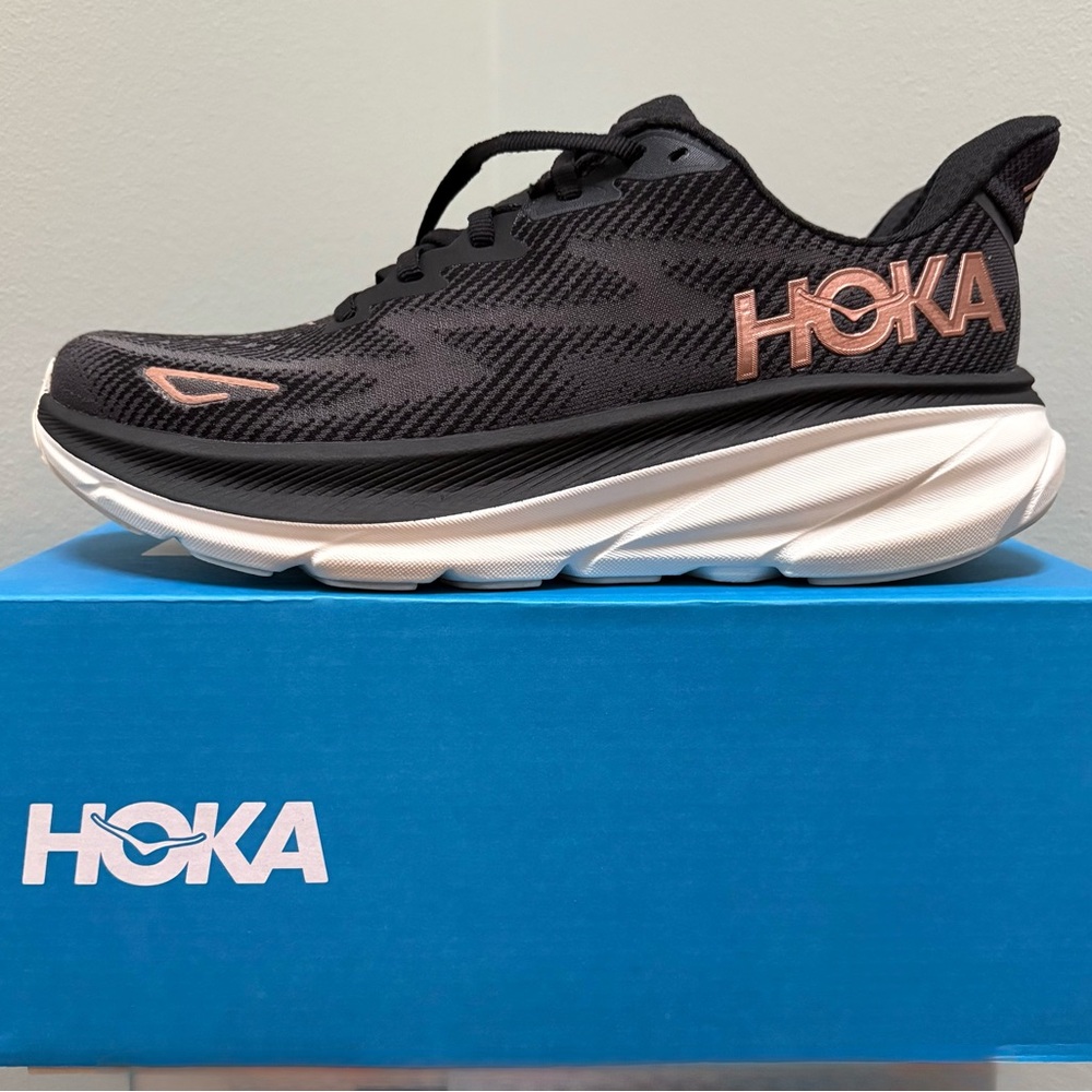 HOKA Clifton 9 women’s size 7